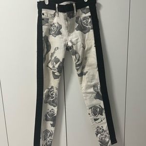 Super cute Hudson skinny jeans sz24